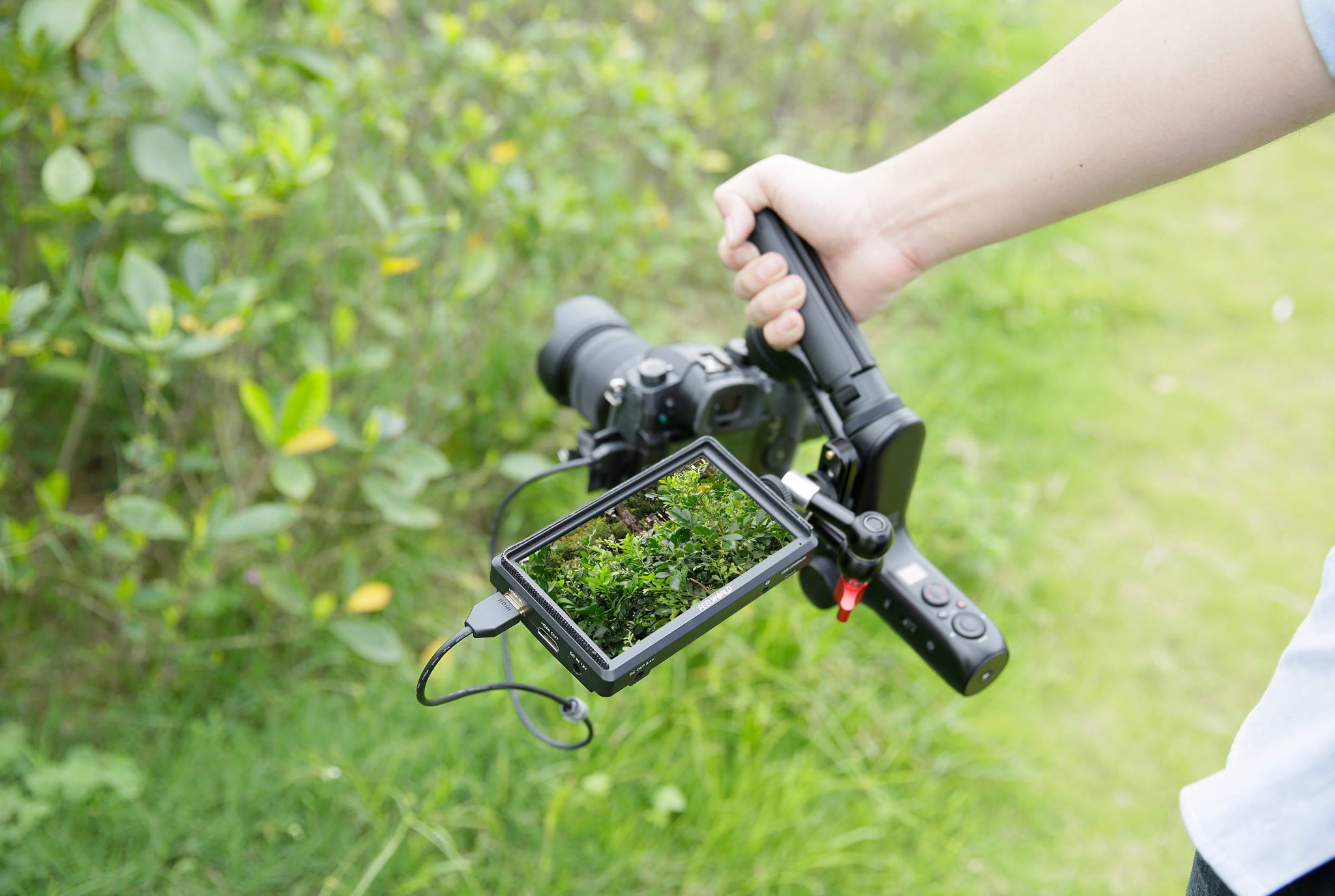 FEELWORLD FW568 is perfect light weight monitor for a gimbal setup, got this to use alongside my Zhiyun Weebill gimbal and I have to say it is an Incredible 5.5 inch little monitor, this thing exceeded all of my expectations. 