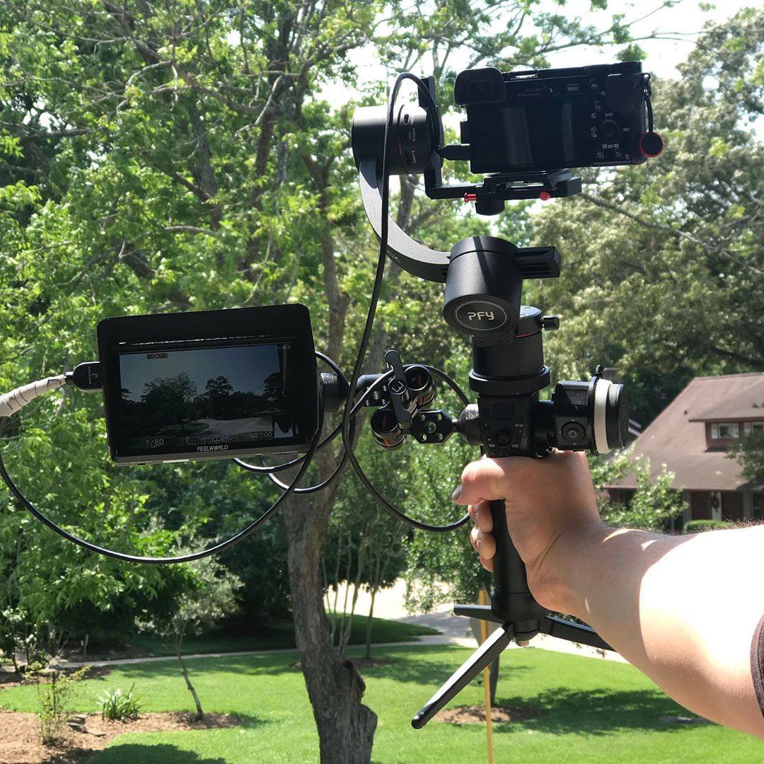 Out here capturing with a light setup! What camera do you use when on a gimbal? This is the @pilotflyde & FEELWORLD FW568  monitor combo to make for a light weight one handed setup👉👉