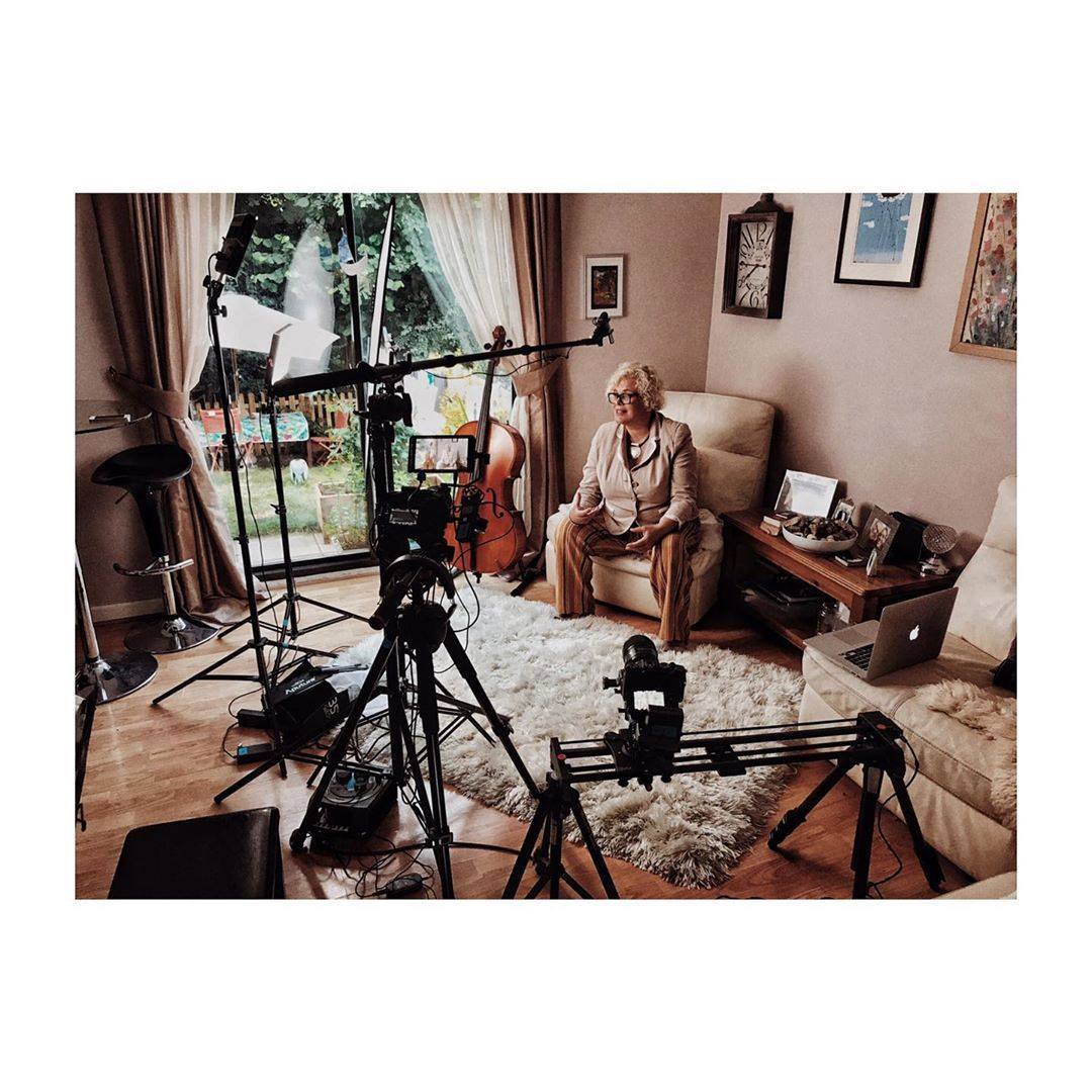 Day 1 of filming by FEELWORLD  F570 moniotor, tuition videos all day yesterday with Helen Sheppard. We had a few different set ups but this was my favourite, soft lighting, B-camera on an automatic slider and awesome colour tones! A-Cam: @sonyalpha A6300 (only in this case due to lens availability)