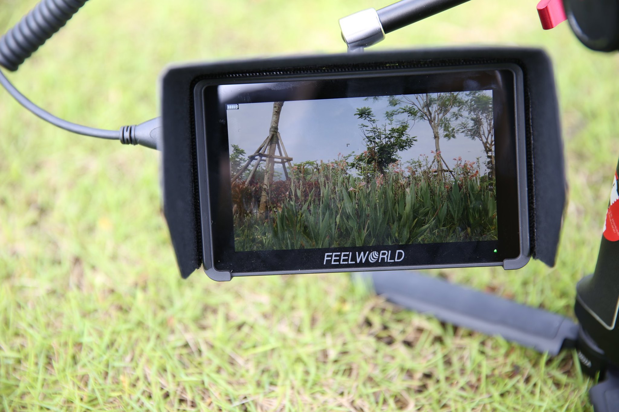 FEELWORLD new release F6 PLUS 5.5’’ 3D LUT touch screen monitor provides full HD 1920 X1080 screen, make you see and capture every detail with confidence!