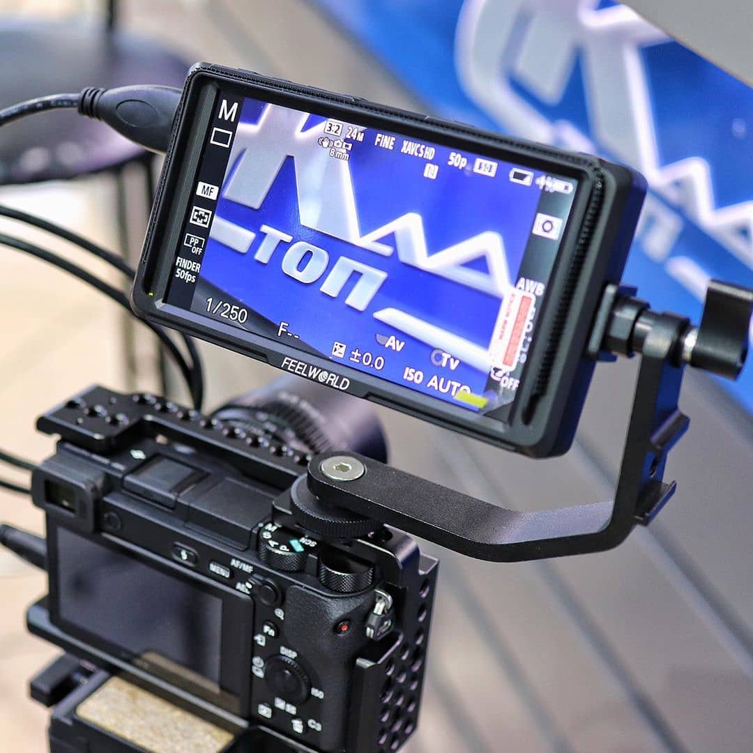 FEELWORLD F5 📺 is a thin, lightweight and compact on-camera monitor with a diagonal of 5 "IPS matrix with a resolution of 1920x1080 and 4k support. Ideal both for camera and gimbal setup. Nice setup with @smallrigchina