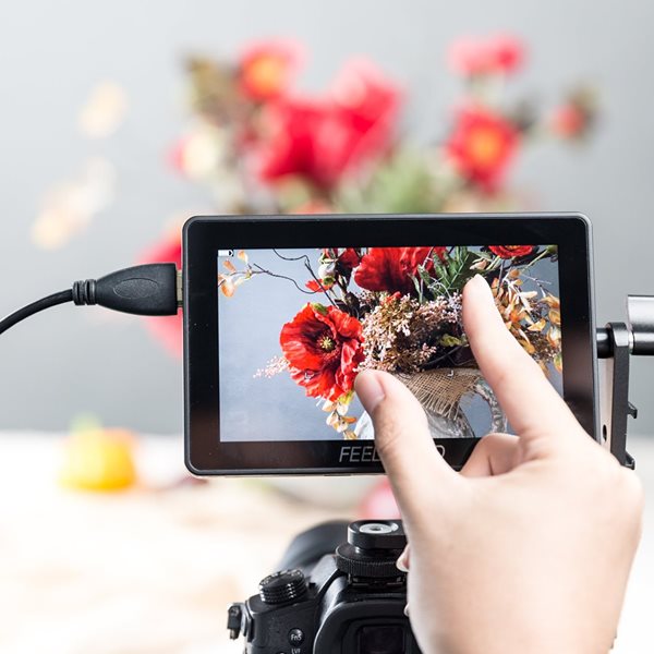 With touch screen, Zoom In Image magnification is HD signal in , an amplification for high quality close-up. Easy to zoom image by touching, quick swip any part to see more detail what you are shooting, focus much easily.