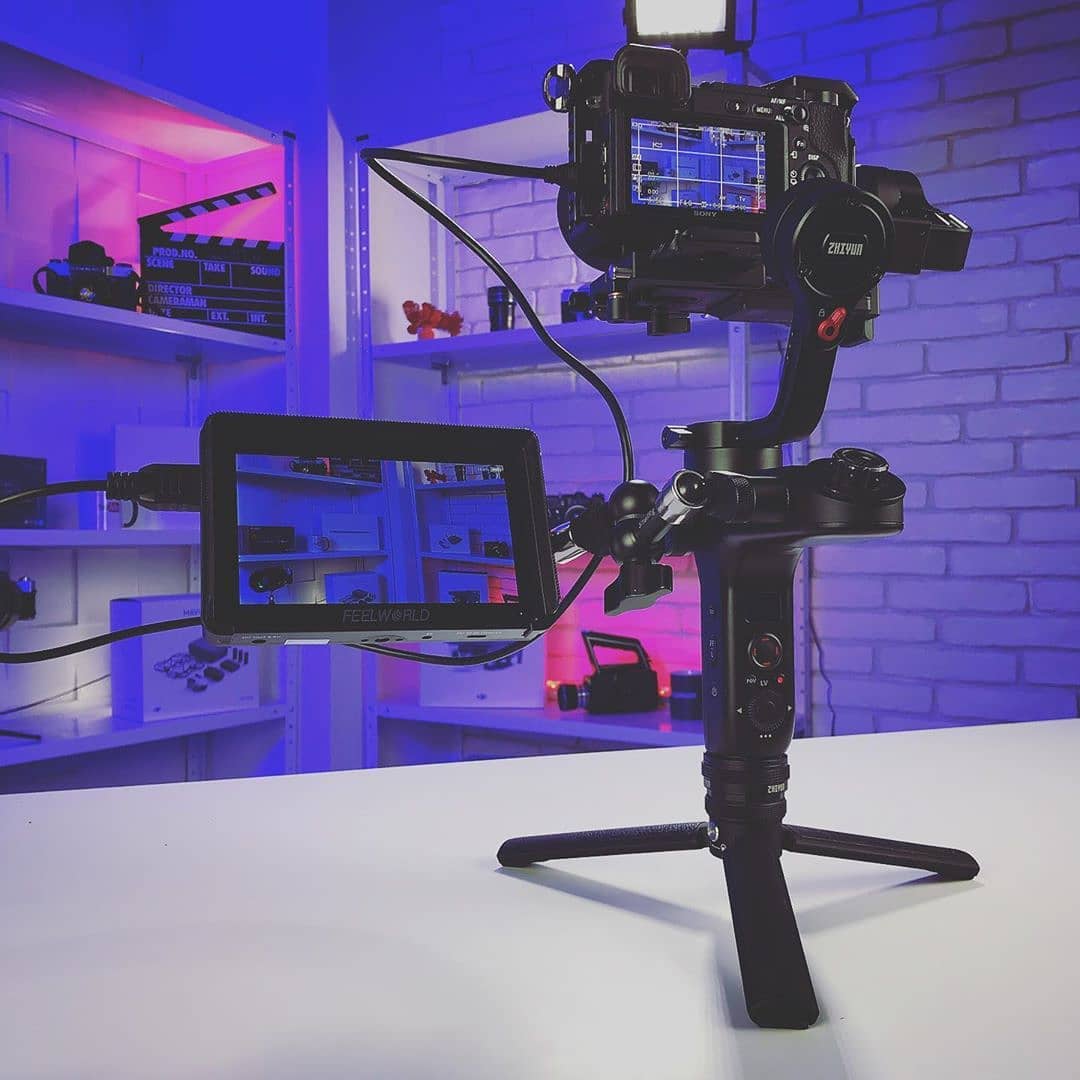 My set up 😍 @zhiyun_tech weebill and FEELWORLD F6 PLUS  5.5" touch field monitor. Get yourself one FEELWORLD monitor simplify the way you film.