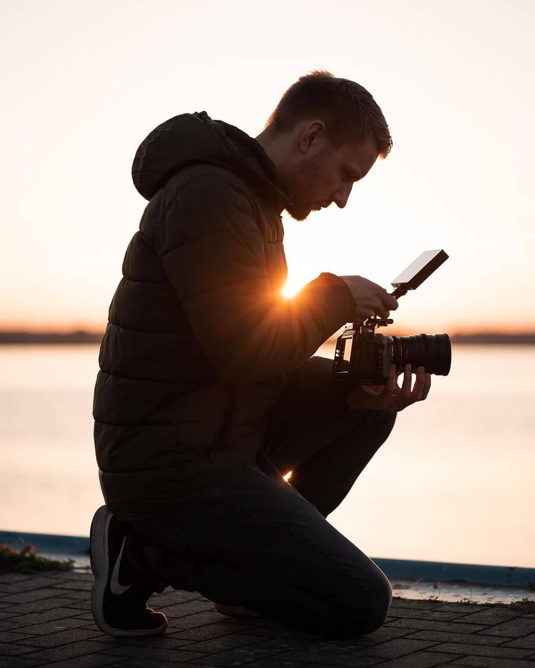 This morning we took advantage of the great weather and shot a lap with the cameras in Branitzer Park when it was foggy - pictures will follow ... The picture here, however, was taken at the end of September on the Stettiner Haff.  🍁🍂 📸By @filmtour #feelworld #feelworldmonitor...