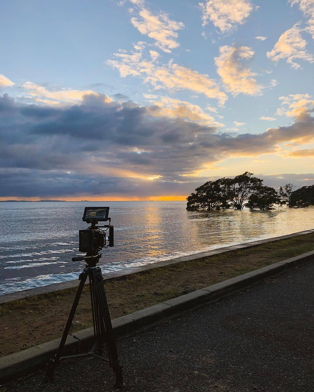 Caught the sunrise at Nudgee Beach, with FEELWORLD FW279 7" ultra bright 2200nit daylight viewable field monitor.