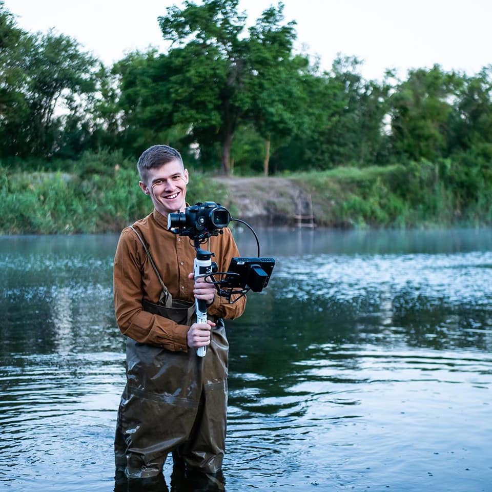 As you have already noticed from @alternative_1 stories, theyvare now working on one very interesting project 🔥 3rd day of shooting, at about 5 am and he is all waist-deep in water.  And all this to get beautiful shots 🎥 The result will be soon 📺🔜  Setup: