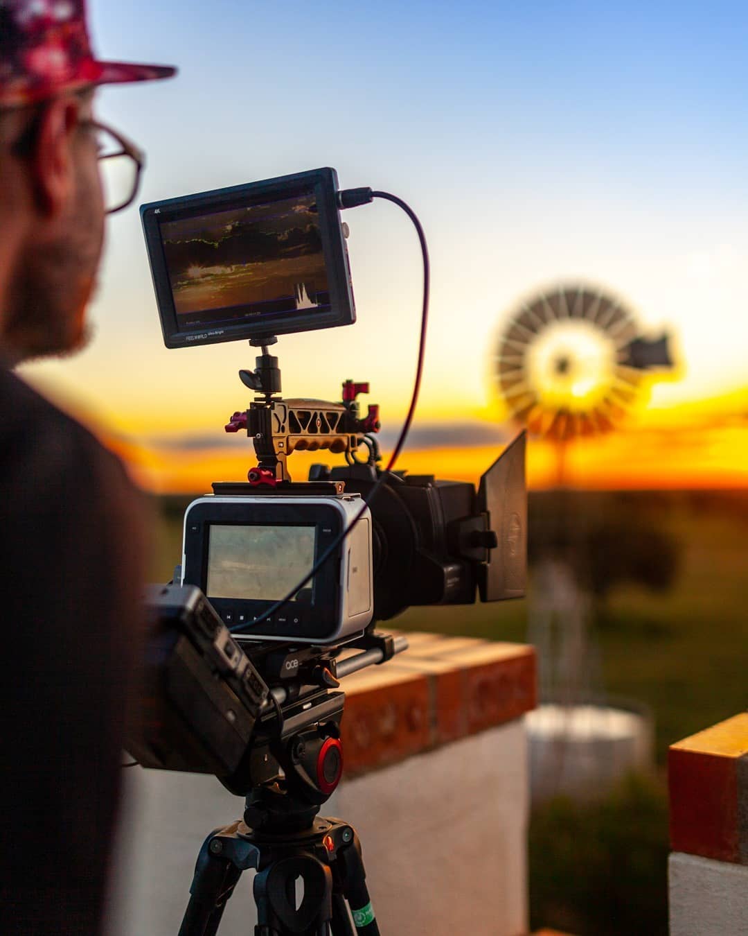 With Namibia‘s world renowned sunsets, filming during golden hour  is such a joy. Sunlight viewable, monitoring clearly by FEELWORLD FW279S 7" ultra bright 2200nit daylight viewable field monitor. Pictured above is @g_notabot filming some clips for our @rittersafariadventures on Farm Woltemade. ... 📸 By @nautilusmedia.nam 🙌Learn more/ order FEELWORLD product: