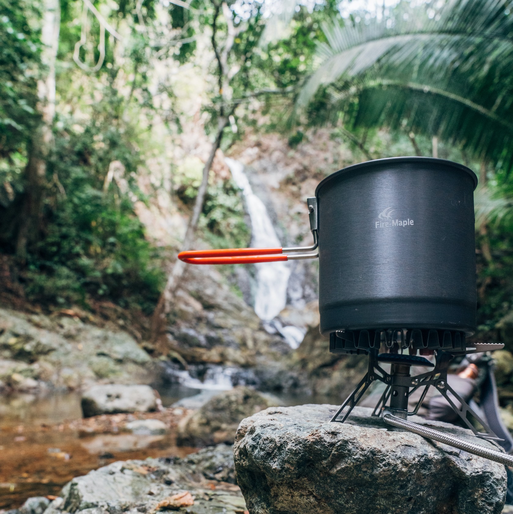 We wanted to feed our souls with adventures and nourish our body with fresh healthy meals, so we invented the world's first Camping Steamer. 