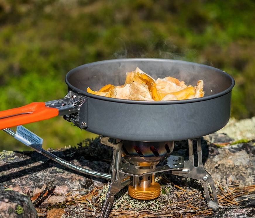 Designed with a hard-anodized aluminum surface providing excellent heat transfer and resistance to food sticking. What are you waiting for?! Get out and cook!