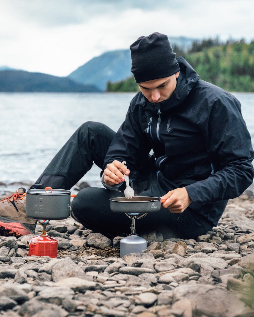 Camping season is coming up and while you are packing, use our handy camp kitchen checklist to make sure you do not forget anything important: 🍳 Stove