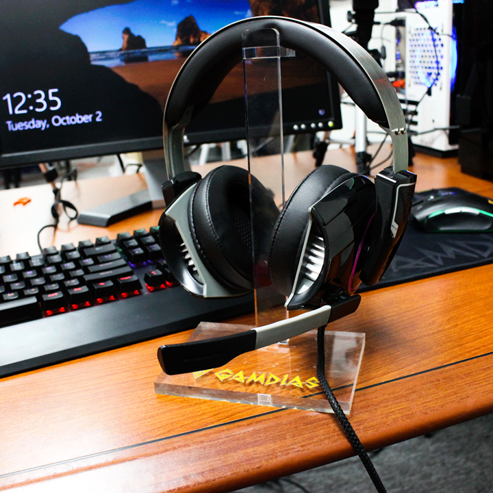 Need a Godly Headset? Then the Hephaestus P1 is the headset for you! With 7.1 virtual surround sound, cooling vents, built in adjustable microphone and much more, gaming will be so much different!