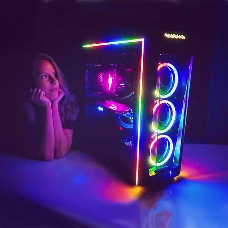 The Rainbow Suspense. ❤️🧡💛💚💙💜 📸:✨NoisyButters ✨ and the TALOS P1 pc case.