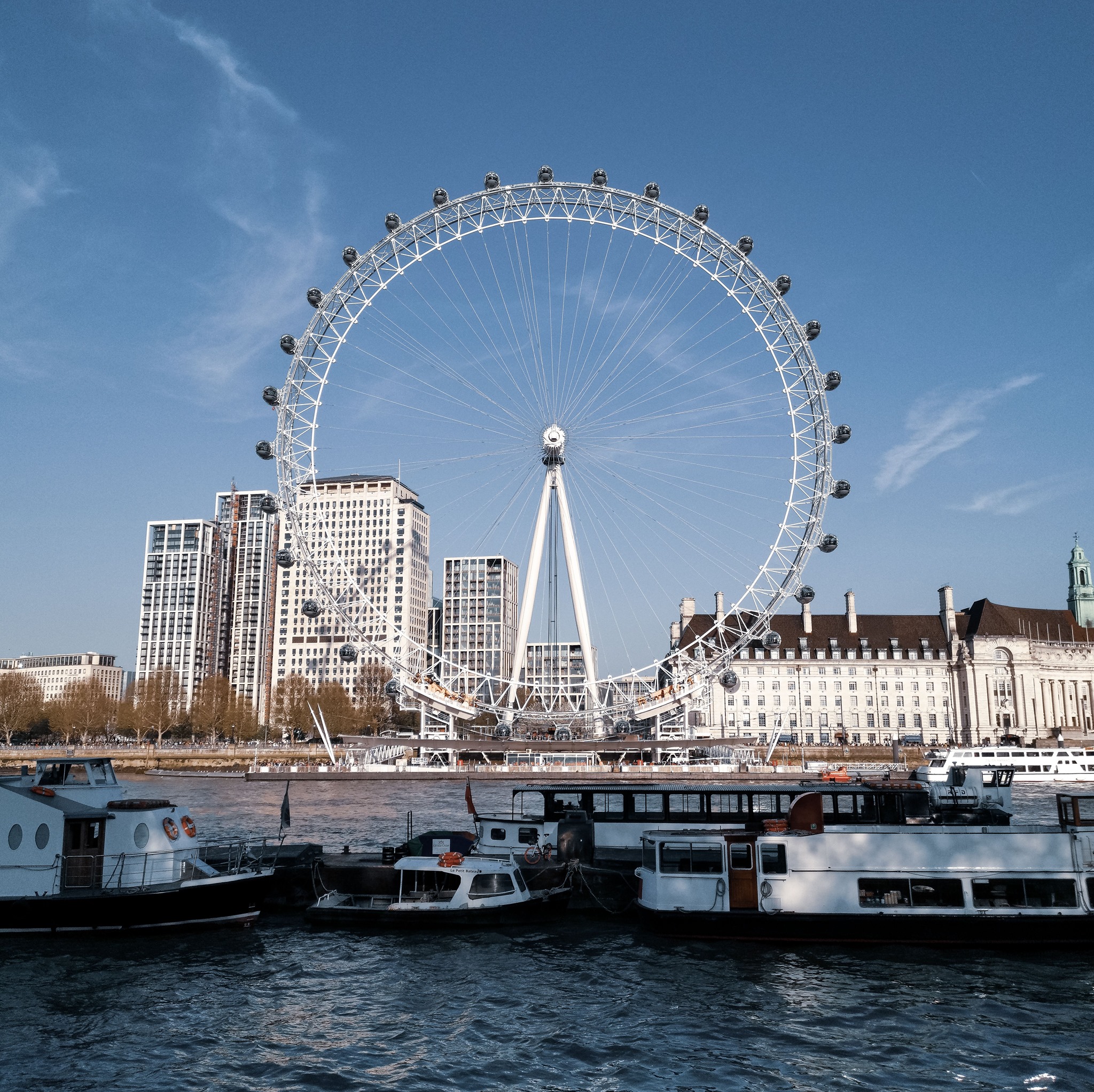 All eyes on London. Photo credit: @darol.zip.