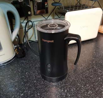 #Homegeek Electric Milk Frother can froth hot or cold milk quickly and also heat the milk up without froth. Ideal for the latte, cappuccino, hot chocolate and so on😉