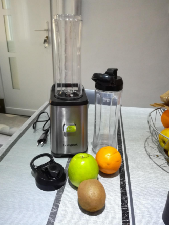 You can enjoy a healthy life with #Homgeek Mini 350W Fruit and Vegetable Single Serve Juice Extractor. DIY juice is so easy😎