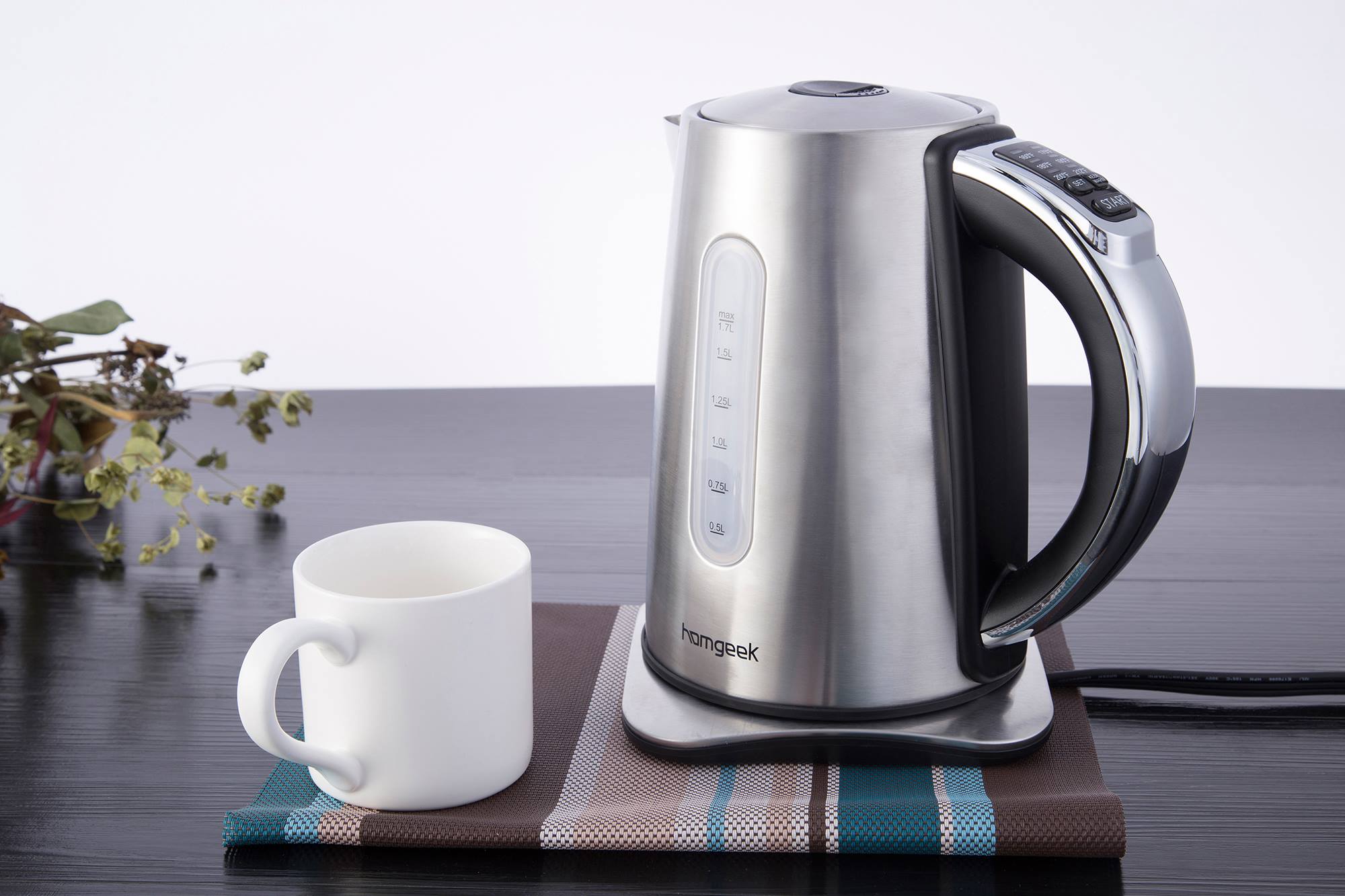 #Homgeek Electric Kettle with Temperature Control has six different precise preset temperature so that the water is the ideal temperature for brewing any kind of tea or coffee😎