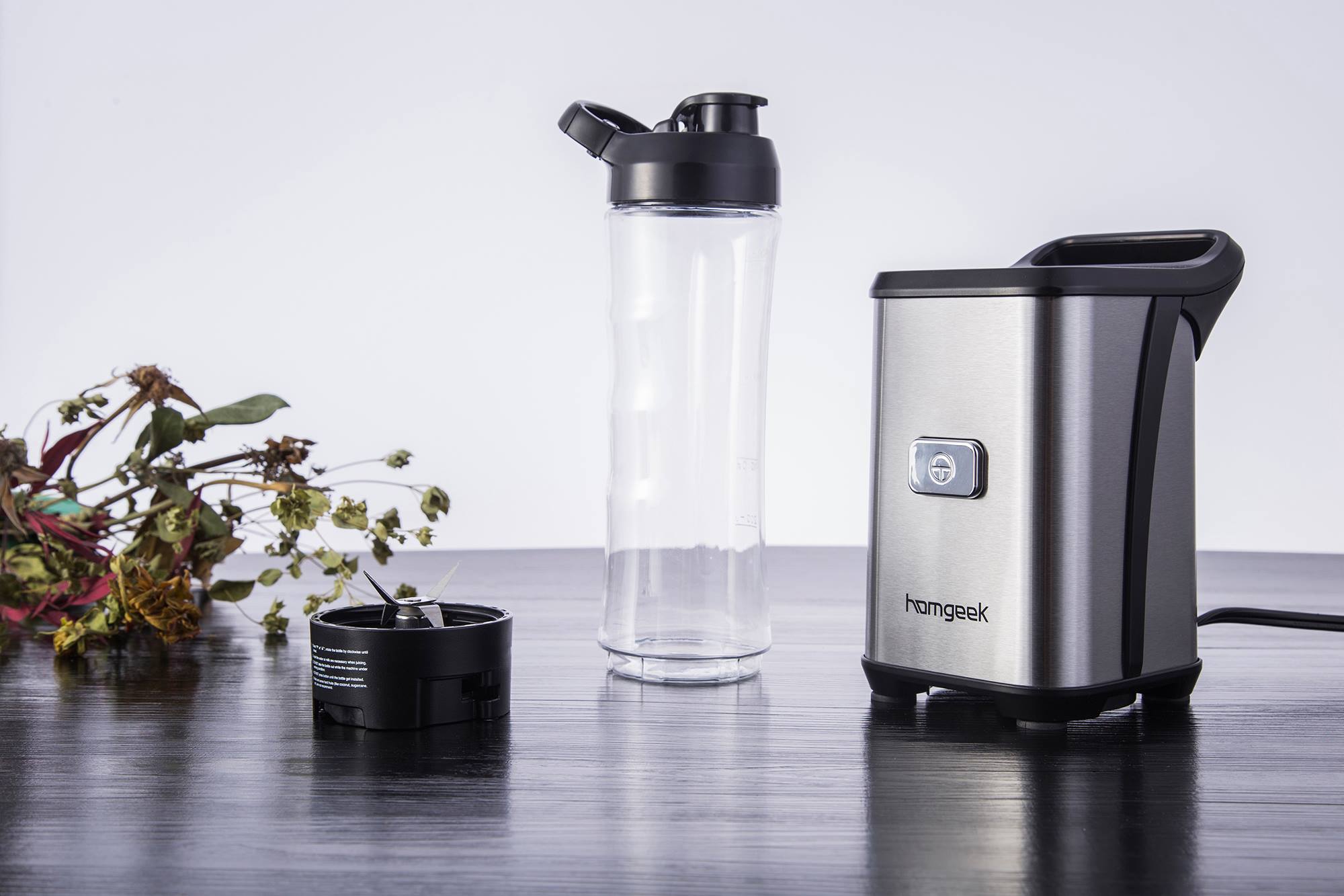 #Homgeek Personal Mini Blender not only can make a smoothie, but also are used for a variety of prep tasks in the kitchen such as whipping cream, mixing ingredients for a salad dressing. It is a necessity in your kitchen😎