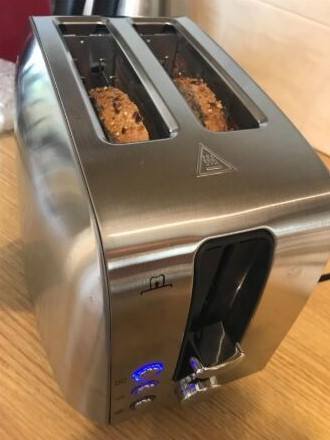 If you’re looking for a toaster that’ll get the job done quickly and with minimal fuss, #Dodocool 2 Slice Toaster is your best choice. It has 7 browning levels, allows you to enjoy a convivial breakfast with your family😎