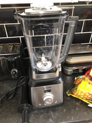 #Homgeek Professional Countertop Blender turns toughest fruits to smoothies effortlessly. With a metal gear engine, you can say goodbye to the “wear and tear” problem for good😎