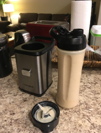 After a workout or for morning breakfast, making smoothies in #Homgeek Personal Mini Blender is super fast and convenient. You will never be disappointed with it😎