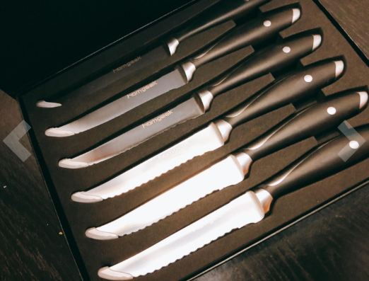 #Homgeek Steak Knives Set is made of good quality of stainless steel, very durable and sturdy. Besides the function, the modern design also makes it a decorative piece in the dining table😎