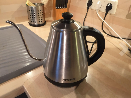 If you are looking for a kettle that can regulate and maintain the temperature, look at #Homgeek Electric Kettle with Temperature Control & LED Display. It is made of high-quality stainless steel. Buttons and display operations are intuitive and simple. Don't miss it😎