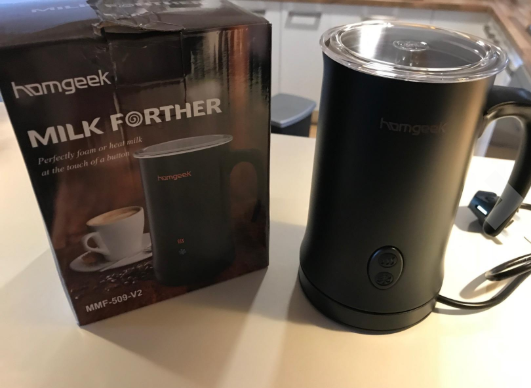 #Homgeek Electric Milk Frother has a detachable base which makes it very convenient to use. It can froth hot or cold milk in 1 minute and also heat the milk up without froth. Ideal for a latte, cappuccino, hot chocolate and so on😎