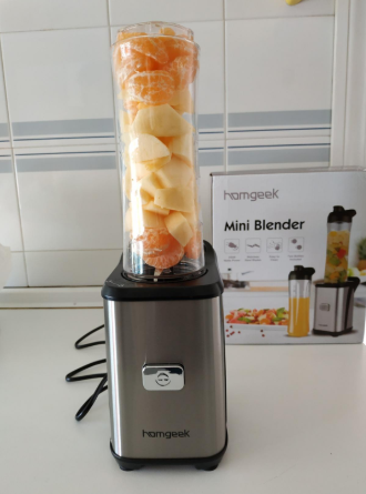 Two bottles are delivered with #Homgeek Mini 350W Fruit and Vegetable Single Serve Juice Extractor. It does not take up too much space and everything is easy to clean. In addition, it is very easy to use and powerful.