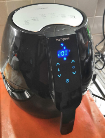 #Homgeek Touch Control Air Fryer is well coordinated with the other appliances in the kitchen. In addition to cooking fried foods, it can also be used as a small and powerful oven.