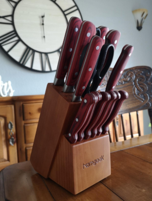 #Homgeek 15pcs Kitchen Knife Set with Wooden Block is very affordable. It has a good variety of knives and comes with a knife sharpener. All the knives cut well.