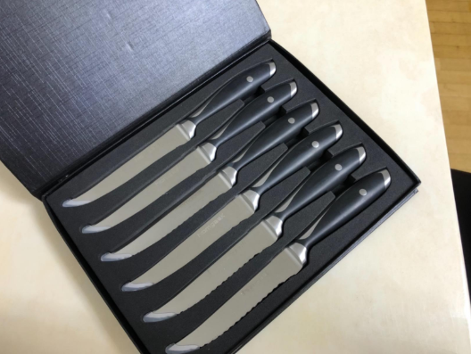 #Homgeek Steak Knives Set is made from German X50Cr15 stainless steel, which decides the knife isn't easy blunt and sharper than other steak knives.