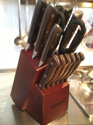 #Homgeek 15-Piece Chef Knives Set is made from the German 1.4116 stainless steel that contains 15% chromium, so it isn't easy blunt.