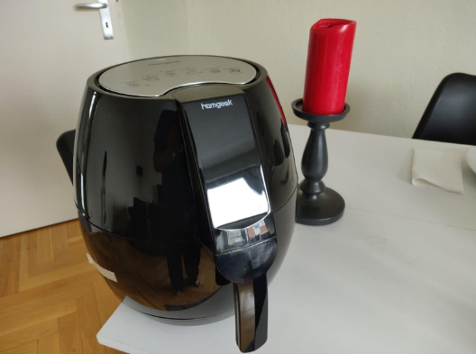 #Homgeek Touch Control Air Fryer can be operated very well via the digital control panel. It has a timer and the temperature can be adjusted by pressing. Very easy to use.