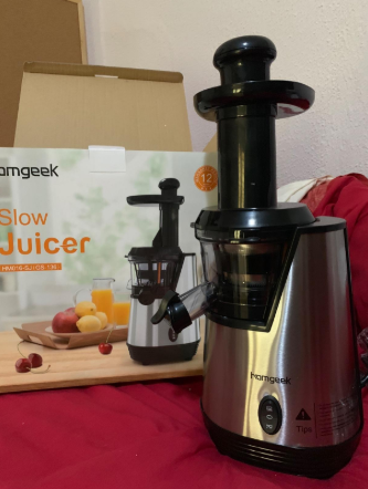 If you love to drink natural fruit and vegetable juice, you need #Homgeek Electric Low-Speed Juicer. It can squeeze ingredients with minimal oxidation and yield the maximum of nutrition.