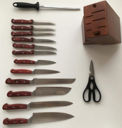 #Homgeek 5pcs Kitchen Knife Set has quite a variety of sizes and also comes with sharp scissors. The wood handles imported from Spain, for superior strength, refinement, and beauty. It is really at a good price.