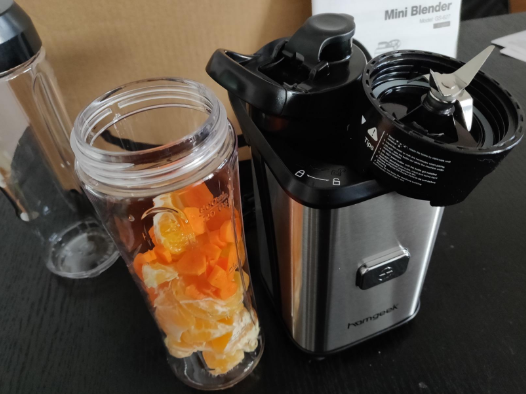 #Homgeek Mini 350W Electric Juicer has 2 portable bottles, makes you can enjoy a healthy life even with busy lifestyles.