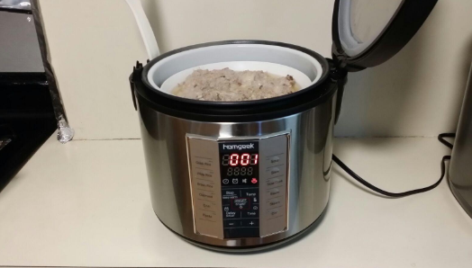 With the functions of stew, slow cook, saute, steam, #Homgeek Rice Cooker can easily cook different things. It is a really necessary countertop appliance in your kitchen.