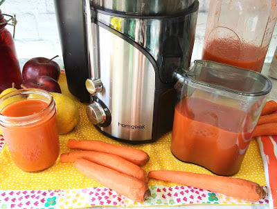 Homemade and healthy juice in second🥕🥕🍓